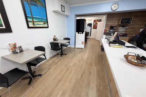 Propiedad comercial en venta en Miami, Florida № 1992038 - foto 14