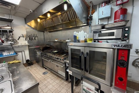 Propiedad comercial en venta en Miami, Florida № 1992038 - foto 1