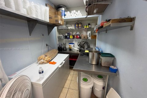 Propiedad comercial en venta en Miami, Florida № 1992038 - foto 5