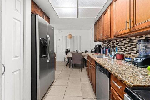 Copropriété à louer à Orlando, Floride: 2 chambres, 97.36 m2 № 2398853 - photo 4