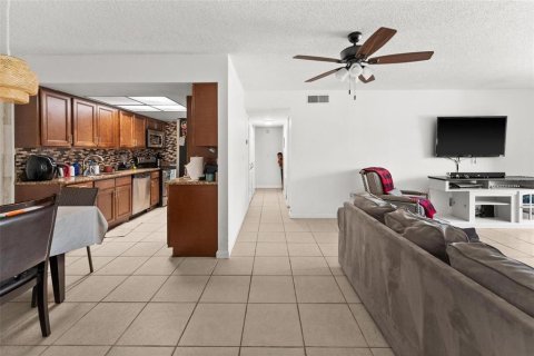 Copropriété à louer à Orlando, Floride: 2 chambres, 97.36 m2 № 2398853 - photo 25