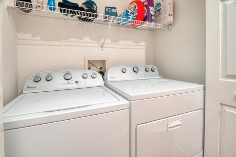 Townhouse in Tampa, Florida 2 bedrooms, 118.17 sq.m. № 2342111 - photo 21