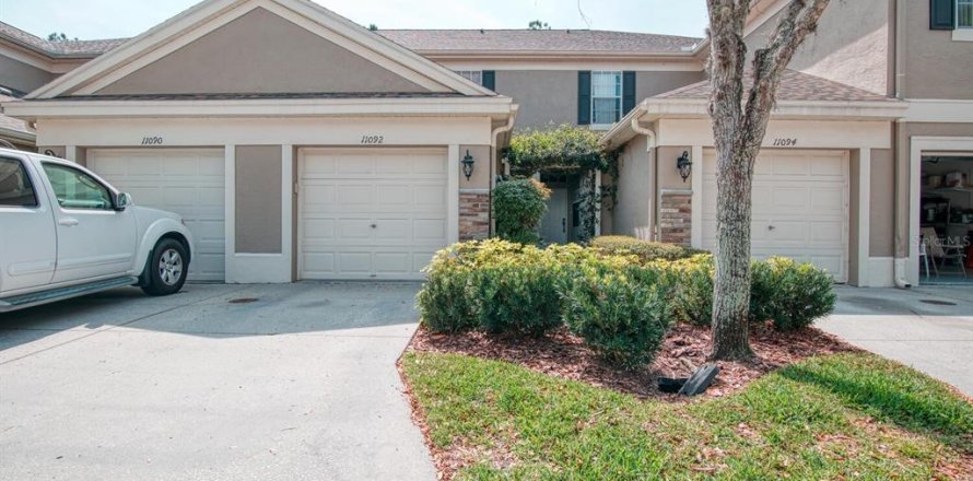 Townhouse in Tampa, Florida 2 bedrooms, 118.17 sq.m. № 2342111