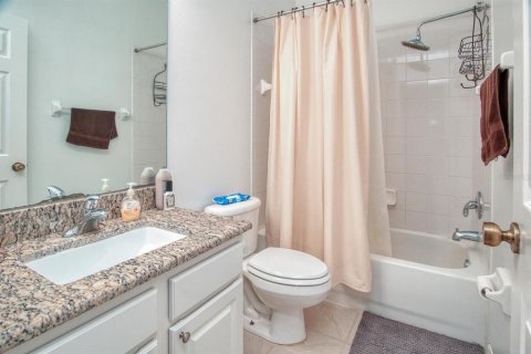 Townhouse in Tampa, Florida 2 bedrooms, 118.17 sq.m. № 2342111 - photo 20