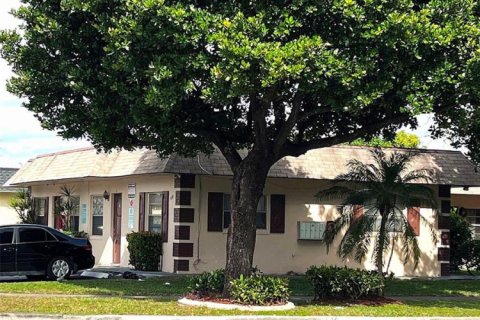 Apartment in Lauderdale Lakes, Florida 2 bedrooms, 65.03 sq.m. № 2259964