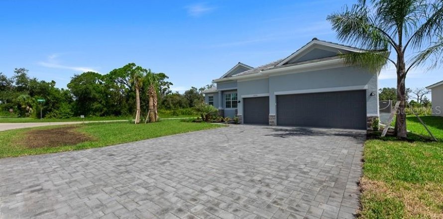 House in Port Charlotte, Florida 3 bedrooms, 219.34 sq.m. № 1719374