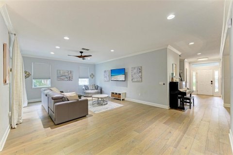 Casa en venta en Tampa, Florida, 5 dormitorios, 311.59 m2 № 1833619 - foto 22