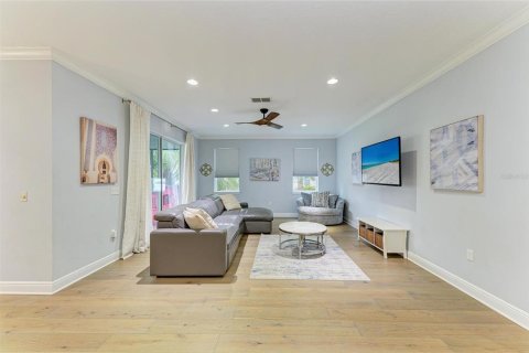 Casa en venta en Tampa, Florida, 5 dormitorios, 311.59 m2 № 1833619 - foto 16