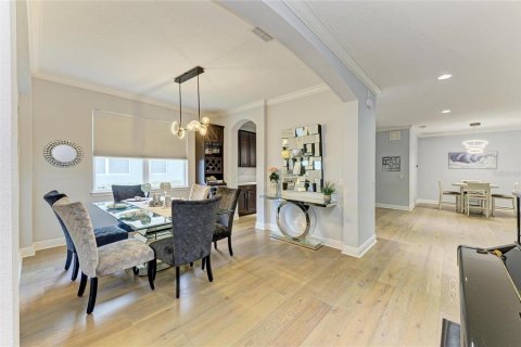 Casa en venta en Tampa, Florida, 5 dormitorios, 311.59 m2 № 1833619 - foto 12