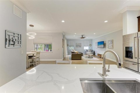 Casa en venta en Tampa, Florida, 5 dormitorios, 311.59 m2 № 1833619 - foto 20