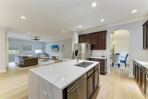 Casa en venta en Tampa, Florida, 5 dormitorios, 311.59 m2 № 1833619 - foto 19