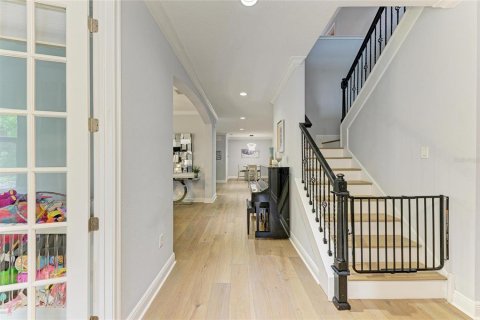Casa en venta en Tampa, Florida, 5 dormitorios, 311.59 m2 № 1833619 - foto 11