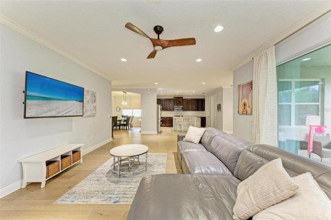 Casa en venta en Tampa, Florida, 5 dormitorios, 311.59 m2 № 1833619 - foto 24