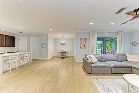 Casa en venta en Tampa, Florida, 5 dormitorios, 311.59 m2 № 1833619 - foto 26