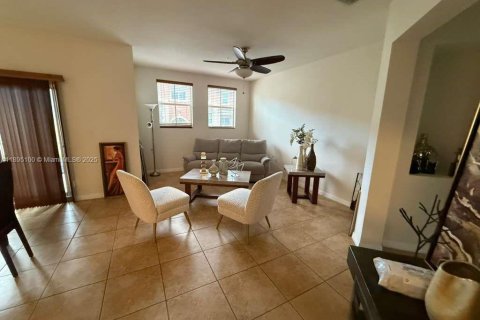 Copropriété à louer à Doral, Floride: 3 chambres, 119.29 m2 № 1947520 - photo 18