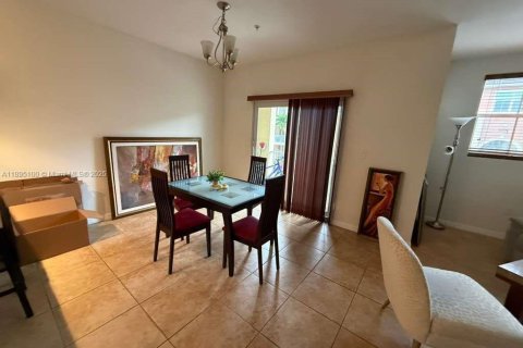 Copropriété à louer à Doral, Floride: 3 chambres, 119.29 m2 № 1947520 - photo 16