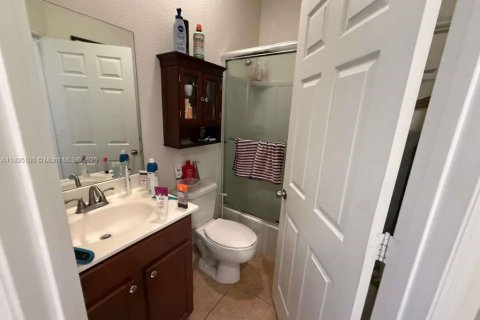 Copropriété à louer à Doral, Floride: 3 chambres, 119.29 m2 № 1947520 - photo 12