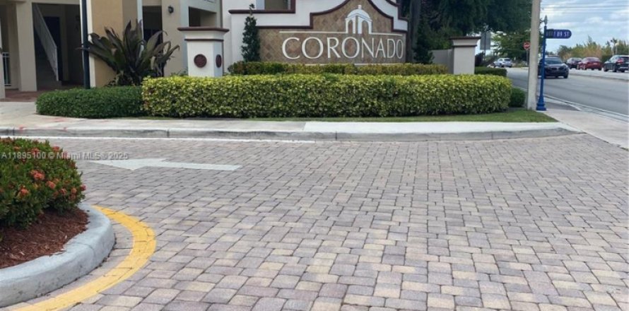 Condo à Doral, Floride, 3 chambres  № 1947520