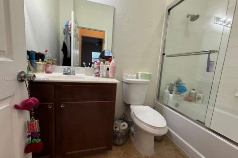 Copropriété à louer à Doral, Floride: 3 chambres, 119.29 m2 № 1947520 - photo 11