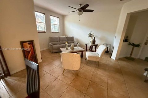 Copropriété à louer à Doral, Floride: 3 chambres, 119.29 m2 № 1947520 - photo 8