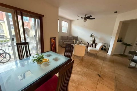 Copropriété à louer à Doral, Floride: 3 chambres, 119.29 m2 № 1947520 - photo 20