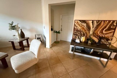 Copropriété à louer à Doral, Floride: 3 chambres, 119.29 m2 № 1947520 - photo 7