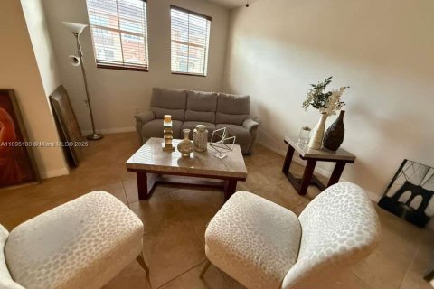 Copropriété à louer à Doral, Floride: 3 chambres, 119.29 m2 № 1947520 - photo 10