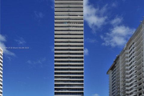 Купить кондоминиум в Халландейл-Бич, Флорида 5 спален, № 1937994 - фото 30