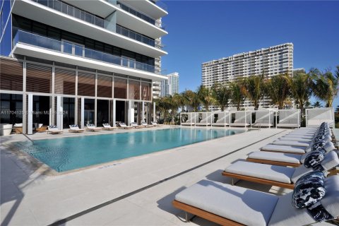 Condo in Hallandale Beach, Florida, 5 bedrooms  № 1937994 - photo 17