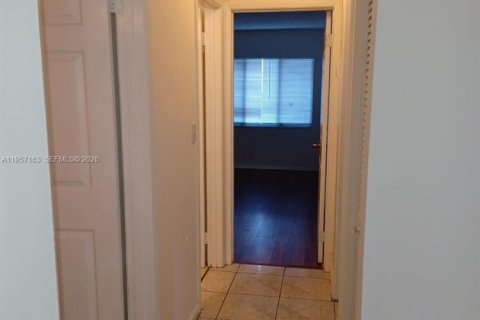 Condominio en alquiler en Lauderhill, Florida, 2 dormitorios, 80.64 m2 № 2011213 - foto 2