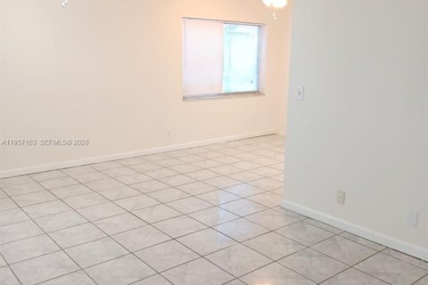 Condominio en alquiler en Lauderhill, Florida, 2 dormitorios, 80.64 m2 № 2011213 - foto 8