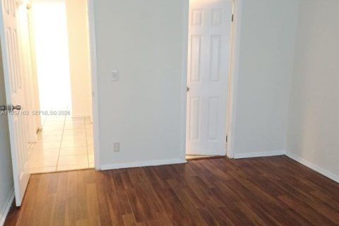 Condominio en alquiler en Lauderhill, Florida, 2 dormitorios, 80.64 m2 № 2011213 - foto 5