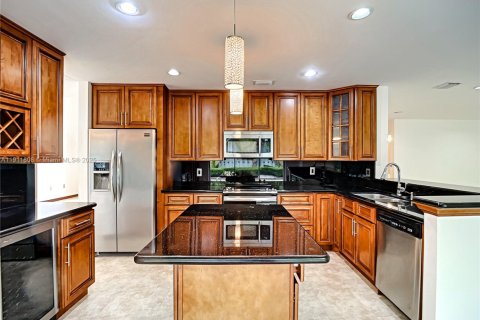 House in Miami, Florida 4 bedrooms, 236.62 sq.m. № 1967616 - photo 6