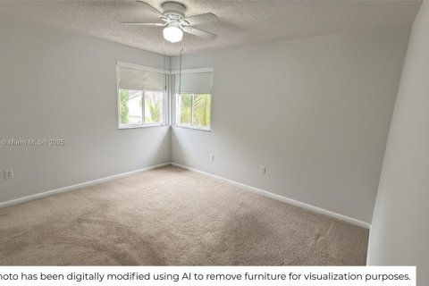 House in Miami, Florida 4 bedrooms, 236.62 sq.m. № 1967616 - photo 12