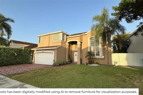 House in Miami, Florida 4 bedrooms, 236.62 sq.m. № 1967616 - photo 1