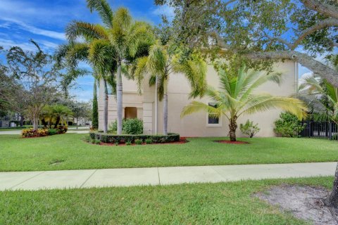 Casa en venta en Royal Palm Beach, Florida, 6 dormitorios, 399.76 m2 № 2245273 - foto 4