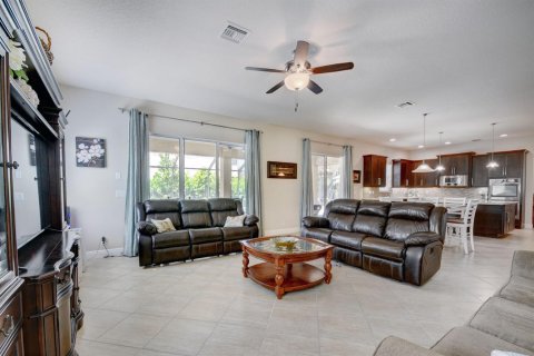 Casa en venta en Royal Palm Beach, Florida, 6 dormitorios, 399.76 m2 № 2245273 - foto 17