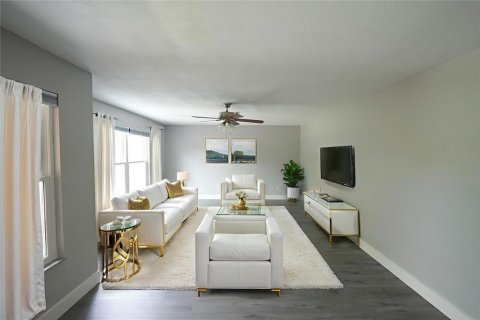 House in Orlando, Florida 6 bedrooms, 321.72 sq.m. № 1802926 - photo 24