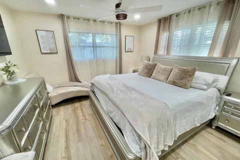 Villa ou maison à vendre à Fort Lauderdale, Floride: 4 chambres, 196.95 m2 № 2087345 - photo 19