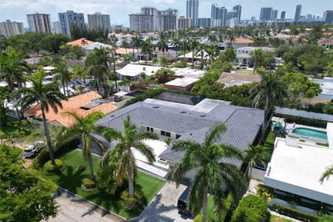 House in Hollywood, Florida 4 bedrooms, 378.86 sq.m. № 1188731 - photo 1