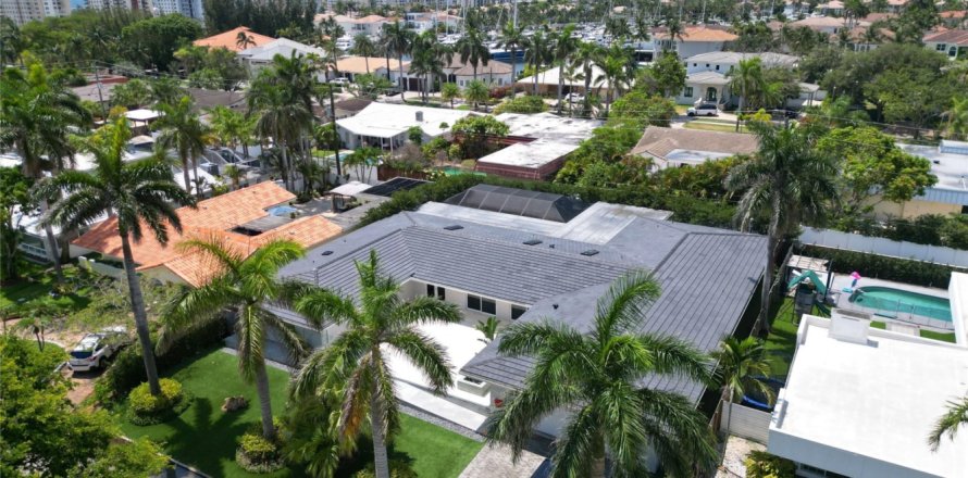 House in Hollywood, Florida 4 bedrooms, 378.86 sq.m. № 1188731
