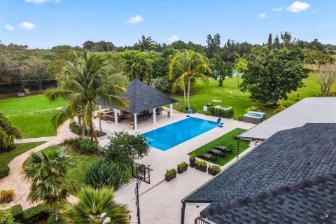 Villa ou maison à vendre à Miami, Floride: 5 chambres, 371.24 m2 № 2086056 - photo 15