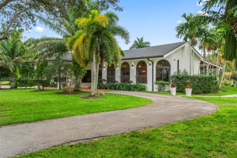 Villa ou maison à vendre à Miami, Floride: 5 chambres, 371.24 m2 № 2086056 - photo 29