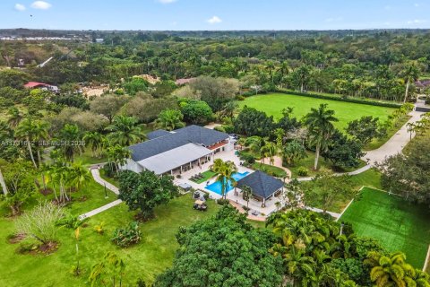 Villa ou maison à vendre à Miami, Floride: 5 chambres, 371.24 m2 № 2086056 - photo 13