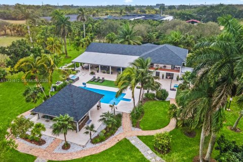 Villa ou maison à Miami, Floride 5 chambres, 371.24 m2 № 2086056