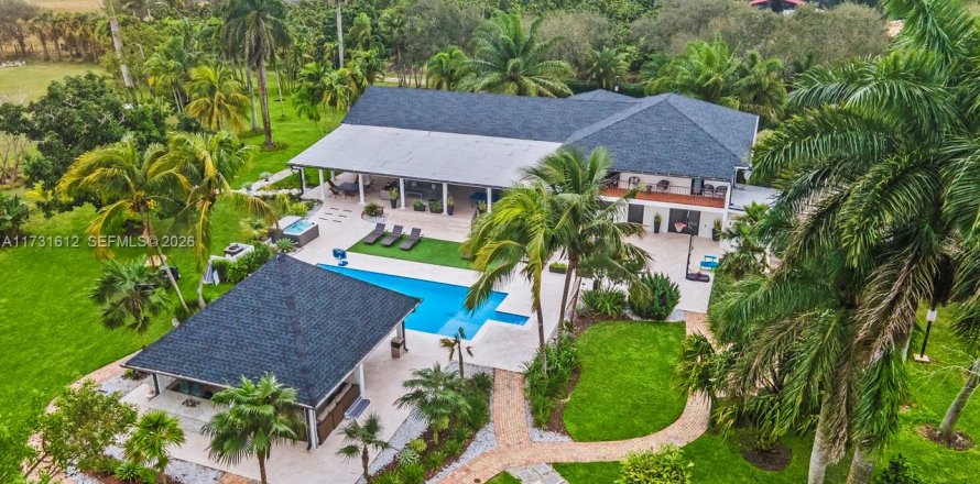Villa ou maison à Miami, Floride 5 chambres, 371.24 m2 № 2086056