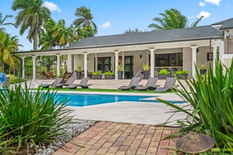 Villa ou maison à vendre à Miami, Floride: 5 chambres, 371.24 m2 № 2086056 - photo 8