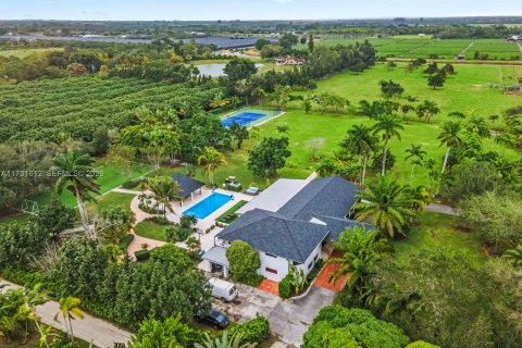 Villa ou maison à vendre à Miami, Floride: 5 chambres, 371.24 m2 № 2086056 - photo 14