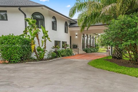 Villa ou maison à vendre à Miami, Floride: 5 chambres, 371.24 m2 № 2086056 - photo 3