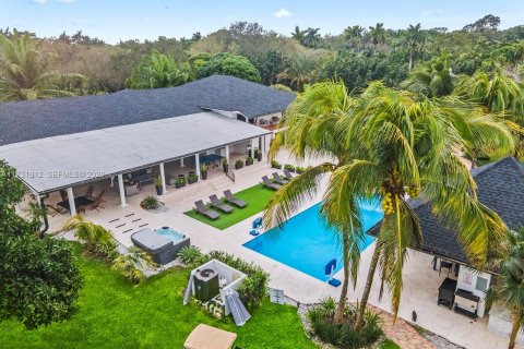 Villa ou maison à vendre à Miami, Floride: 5 chambres, 371.24 m2 № 2086056 - photo 12